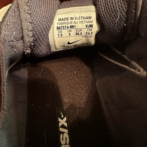 Women’s Nike 3M react shoes - Picture 6 of 6